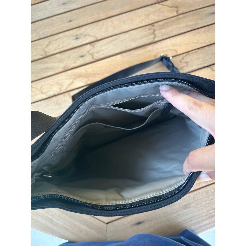 NWT Tumi Jean nylon Crossbody bag - Picture 4 of 8